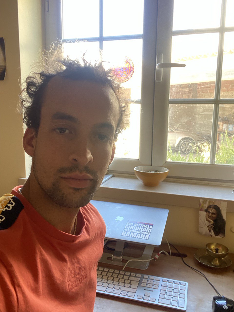 Noel Schraner mit Laptop